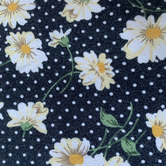 Forever 21 Daisy and Cream Leggings - Picture 2 of 10